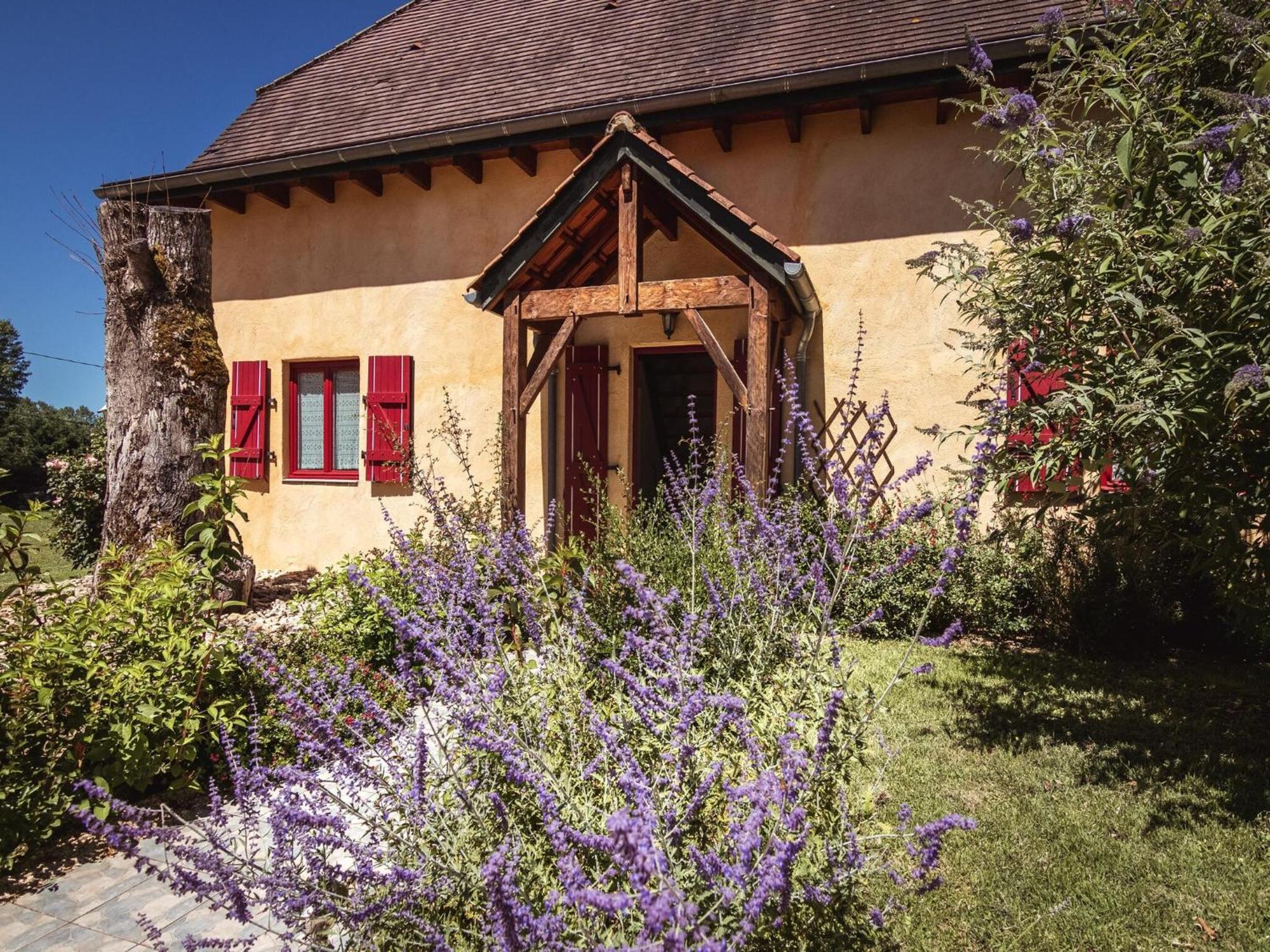 Charming Gite With Pool In Vezac Beynac-et-Cazenac Ngoại thất bức ảnh
